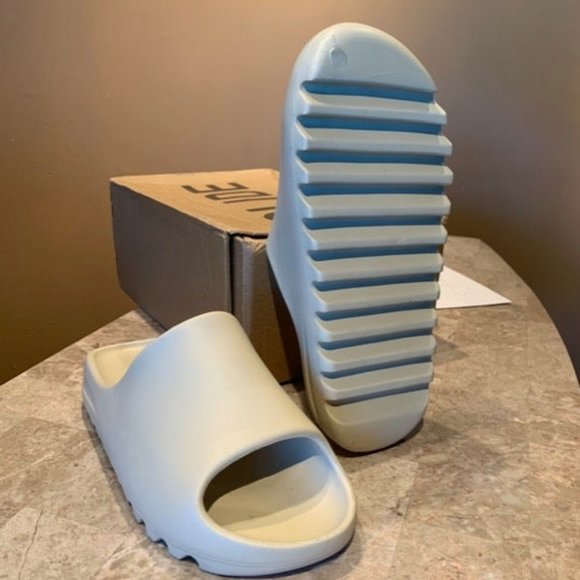Sandals_&_Flip_Flops
